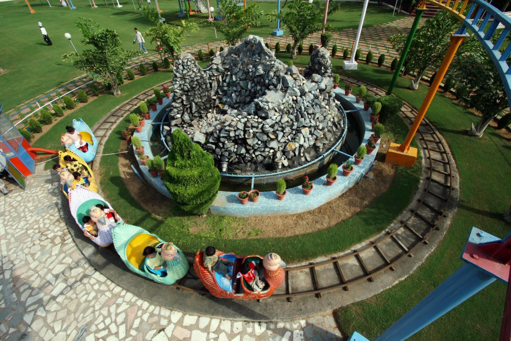 Aapno Ghar Resort & Amusement Park Gurgaon Ngoại thất bức ảnh